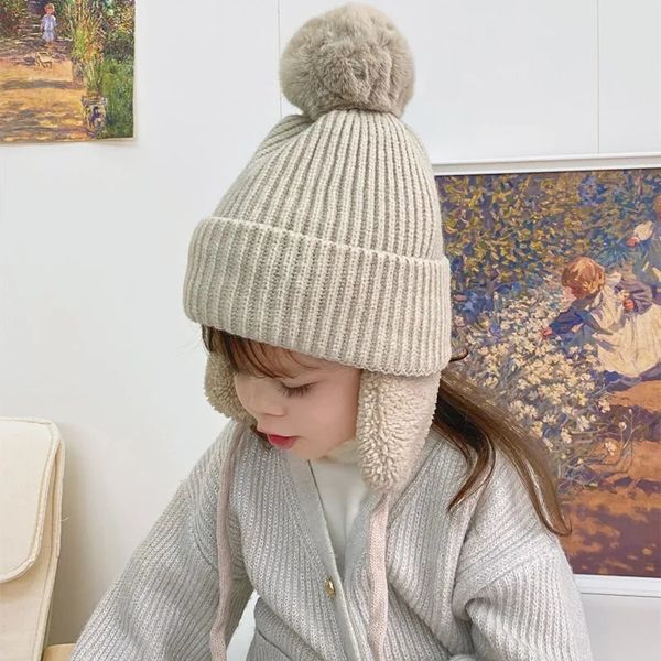 Cappelli Cappelli 28T Cappello per bambini Big Pompom Beanie con auricolari Peli di lana Peluga magnificati adatti ai ragazzi ragazzi Accessori caldi inverno inverno 231115