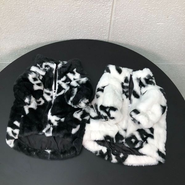 Дизайнерская одежда для собак Черно-белая зимняя шуба Утолщенная кошачья шуба Классическая куртка с надписью для домашних животных Тедди Шнауцер Кукла Бомейджи Домашнее животное