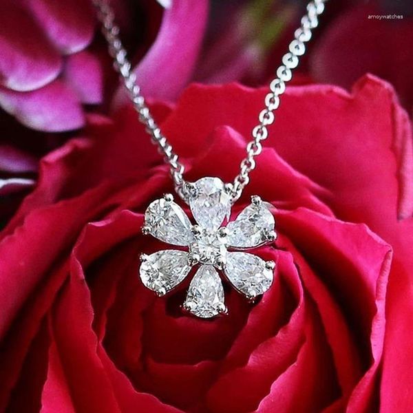 Anhänger Halsketten Huitan Zarte Blume Halskette Temperament Süße Weibliche Engagement Für Party Chic frauen Schmuck Ankunft Geschenk