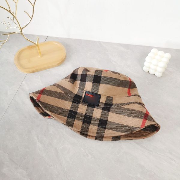 Weitkrempeln Hats Eimer Hats Damen Herbst und Winter Plaid Cason Eimer Hutbrief gedruckt großer Krempe Fischermütze Hut aus Sonnenlicht Designer Hut