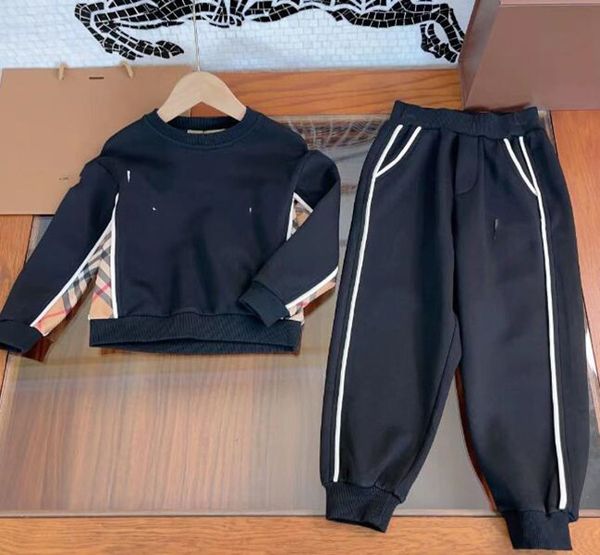 2023Set di abbigliamento di moda per bambini Designer Abbigliamento sportivo grigio per ragazzi per ragazzi Abbigliamento nero per bambine all'ingrosso Felpe con cappuccio e pantaloni in 2 pezzi