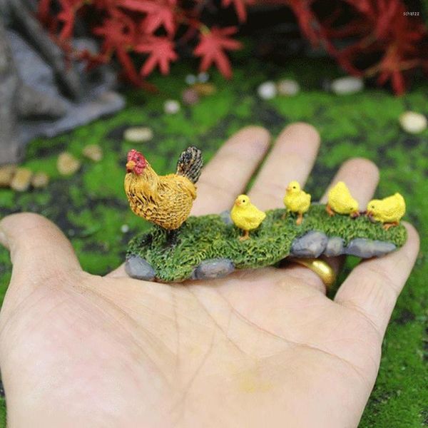 Figurine decorative Famiglia di galline Modelli di pulcini di pollo Micro paesaggio Decorazione in miniatura Ornamenti per la casa delle bambole Fattoria domestica Pollame