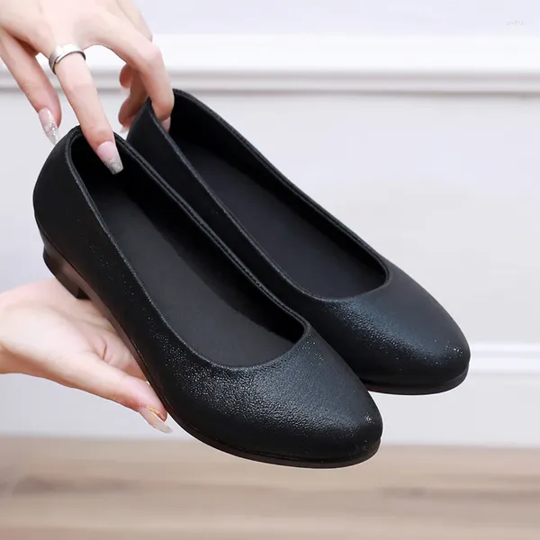 Sapatos de vestido Mulheres Singles Soft Sole El Anti Slip Trabalho Longo Permanente Não Cansado Preto Versátil Quatro Estações