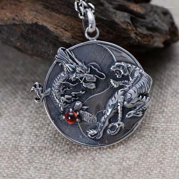 Collane con ciondolo Classic Fashion Vintage Dragon Tiger Carving Collana da uomo Dominante cinese Tai Chi Amuleto Gioielli regalo