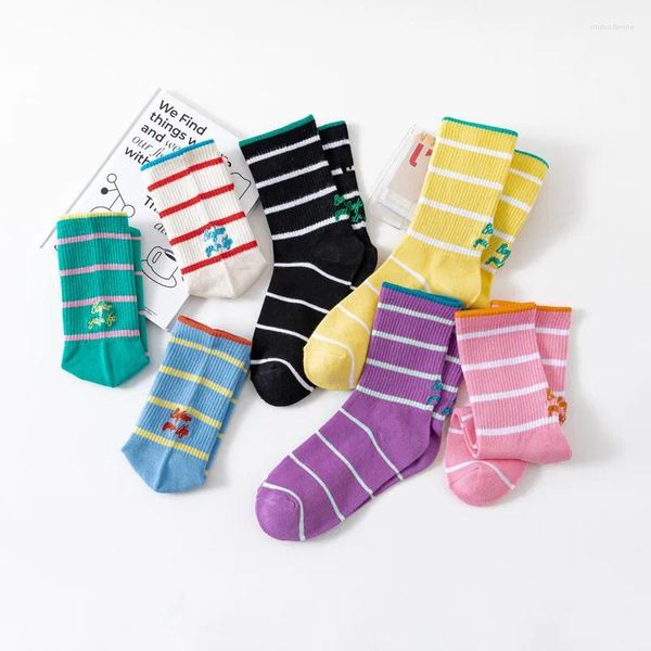 Frauen Socken Korea Bunte Gestreifte Brief Stickerei Frühling Und Sommer Horizontale Streifen Süße Baumwolle Mid-rohr