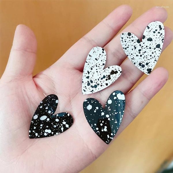 Brincos de garanhão na moda grande coração respingo tinta pintura moda feminina earstuds jóias punk branco preto orelha jóias para meninas presentes