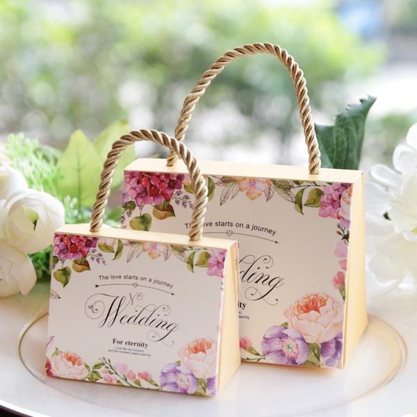 Confezioni regalo 60 pezzi / lotto Sacchetti di carta per matrimoni con fiori di farfalla per ospiti Scatole di caramelle Bomboniere
