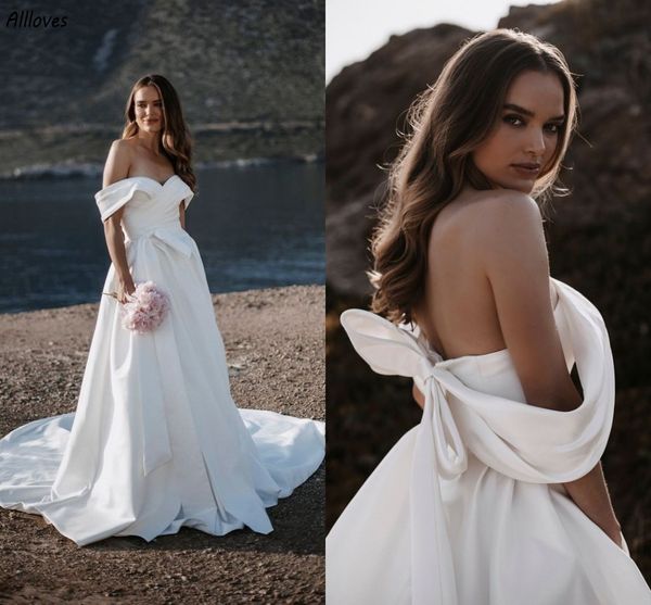 Simples boho branco cetim uma linha vestidos de casamento fora do ombro sexy backless country jardim vestidos de noiva com arco tribunal trem noiva segundo vestido de recepção robes cl2939