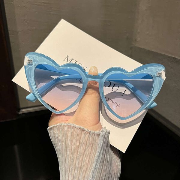 Foto di strada di celebrità online Occhiali da sole color caramello Occhiali da sole alla moda con montatura grande Occhiali da sole a forma di cuore color pesca da donna