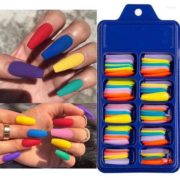 Falso unhas 100 peças colorido color unhas vestíveis capa completa adesivos sólidos adesivos de bailarina longa dicas rosa azul