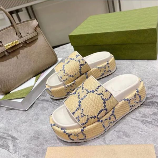 Sandali da donna di lusso di design di alta qualità più venduti Pantofole con plateau in tela Scivoli in tela mattone beige Pantofole da spiaggia rosse Sandali da festa all'aperto Scarpe di fabbrica