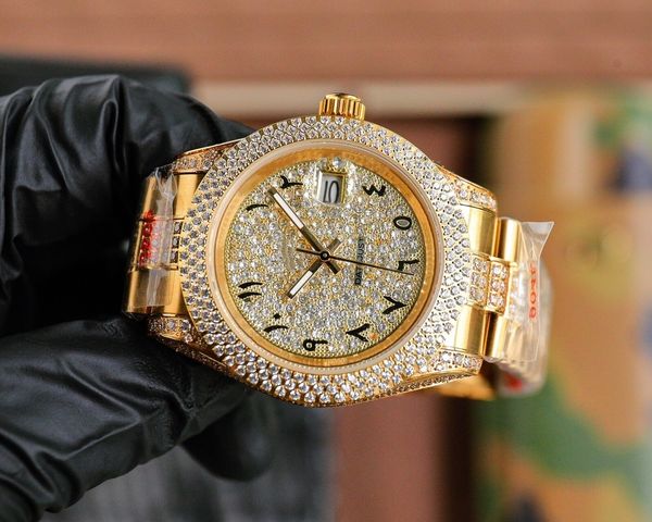Le esplosive coppie annuali maschili e femminili con orologi con diamanti rappresentano una scelta di regali alla moda