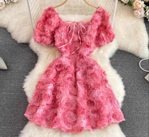 Partykleider 2023 Sommer Quadratischer Ausschnitt Puff Kurzarm Taille Schrumpfendes A-Linien Kleid Rosa Dreidimensionales Rosenblatt Süße Erste Liebe Vestidos