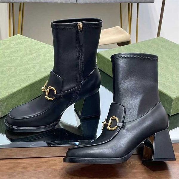 Eleganti stivali da donna neri Horsebit fibbia in metallo Stivali invernali robusti Stivali con cerniera laterale in pelle Stivaletti con tacco gattino Stivali da pilota con tacco grosso di design di lusso