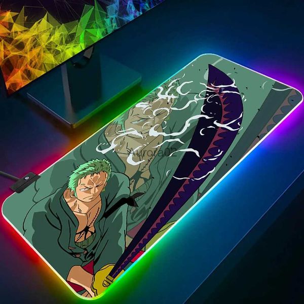 Коврики для мыши Подставки для запястий One Piece Zoro RGB Pc Gamer Клавиатура Коврик для мыши Коврик для мыши Светодиодные светящиеся коврики для мыши Резиновые игровые компьютерные коврики YQ231117