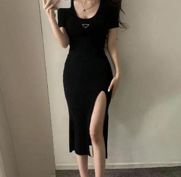 New Woman Abbigliamento Abiti casual Manica corta Summer Womens Dress Gonna a fessura Outwear Slim Style With Budge Designer Lady Abiti sexy A003