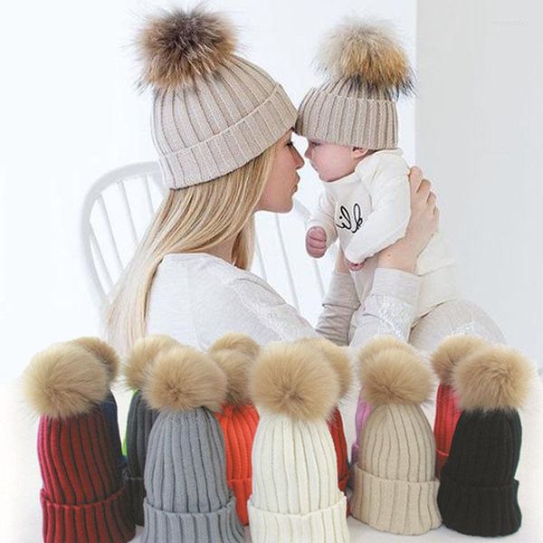 Berretti 1pc Madre Bambino Bambino Bambino Bambini Ragazze Ragazzi Cappello caldo Berretto invernale Berretto lavorato a maglia Pelliccia lavorata all'uncinetto Berretti con pompon