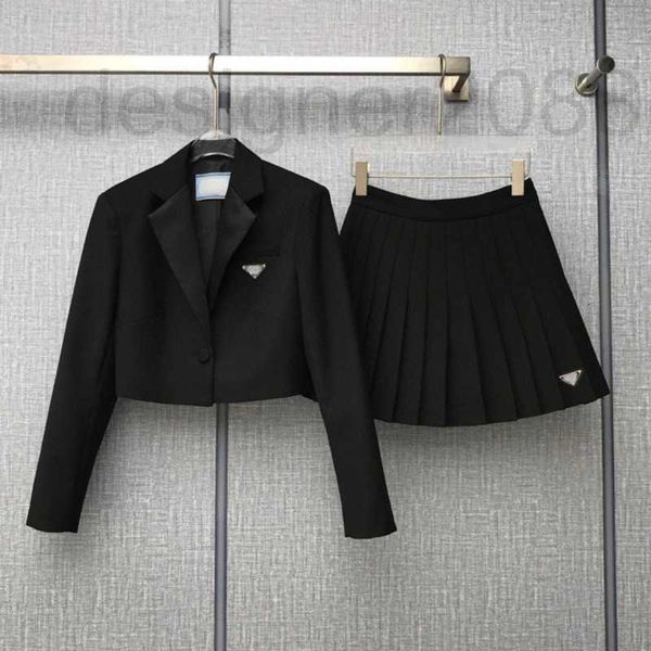 Duas peças Designer de vestido Moda feminina Terno de saia curta Arneamento de luxo Cardigan Jacket Skirts Pleated Business Suits Ax35