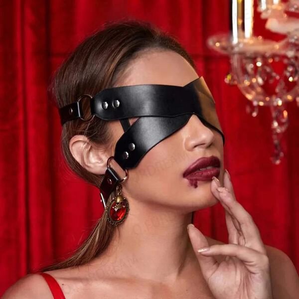 Giocattoli per adulti BDSM Maschera per gli occhi Bondage sessuale Gioco per adulti Coppie Maschera per gli occhi in pelle PU Costumi indossabili per le donne Uomo Giocattoli cosplay Divertimento Prop Halloween 231116