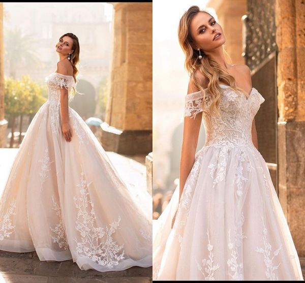 Abiti da sposa eleganti bohémien taglie forti A Line con spalle scoperte a strati in tulle con applicazioni di pizzo Sweep Train Beach Boho Abiti da sposa per la festa di nozze