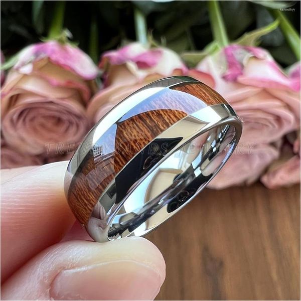 Anéis de casamento 6mm 8mm Tungsten Casal Band Koa Wood Inclado