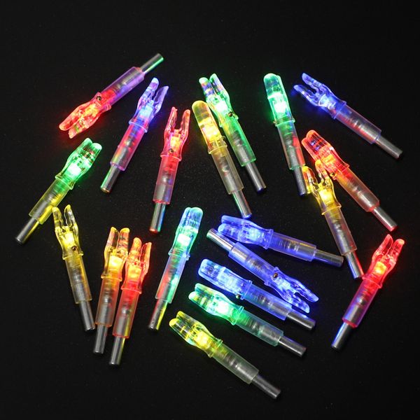 3 pezzi / set arco luminoso automatico LED freccia incandescente illuminato cocche coda caccia tiro Fit 6.2mm 7.62mm freccia albero 50 set