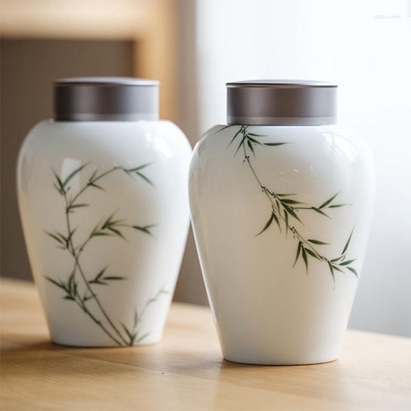 Garrafas de armazenamento Creative White Porcelain Jar Painted Hand Painted Green Bamboo Tea Can Can Lid Home Handmade Candy Nut Box Kitchen