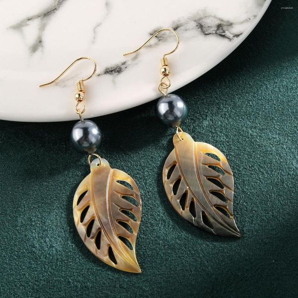 Orecchini a pennaglie 2023 Trendy Natural Nero intagliato Madre di Pearl Shell Hawaiian Leaf Ear Drop Case Isole Gioielli