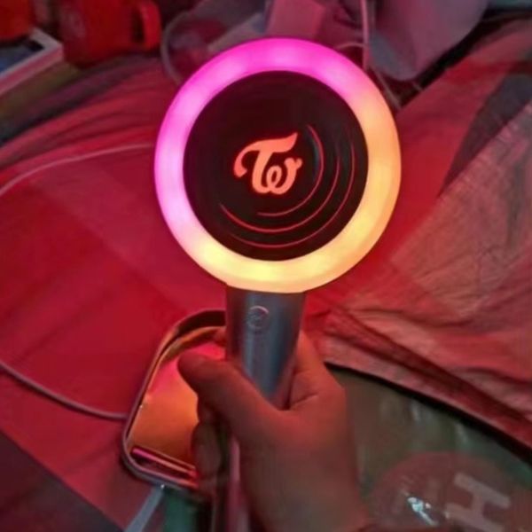 Led Rave Toy Twice Lightstick Toys mit Momo Plüschpuppen Geschenke Ver.2 Bluetooth Korean Team CANDY BONG Z Stick Light Flashing Kpop Lightstick 230417