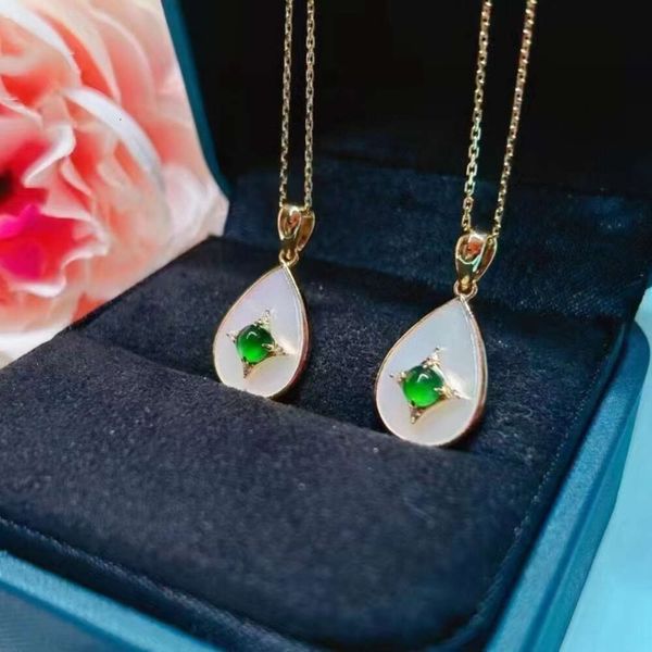 FUDIAN Ouro Diamante Verde Jadeite Jade Colar Fritillary Branco Colar Madrepérola Branca