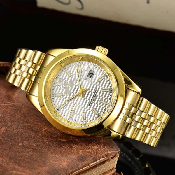 orologio da uomo di design di lusso orologi da donna top orologio al quarzo cinturino in acciaio ondulato da uomo con registro di vendita caldo