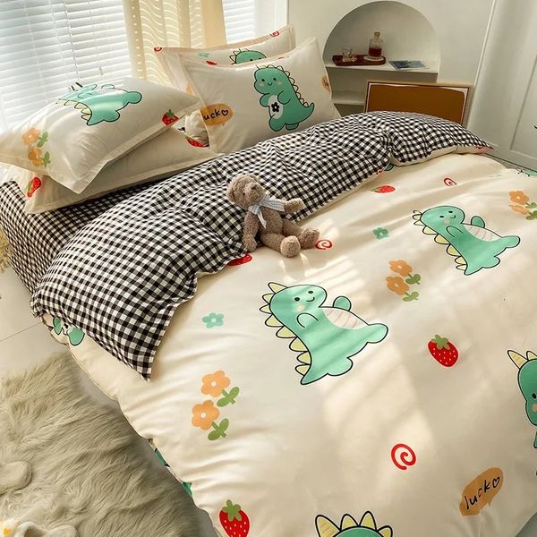 Set di biancheria da letto Nordic Simple Set Per adulti Piumino Trapunta Lenzuolo Letto matrimoniale Grande Copripiumino King Size Cartoon Quattro pezzi Per bambini 231117