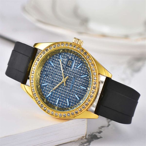 Designer de luxo relógio masculino relógios femininos topo relógio de quartzo marca anel de diamante cinco contas três agulhas único calendário log masculino