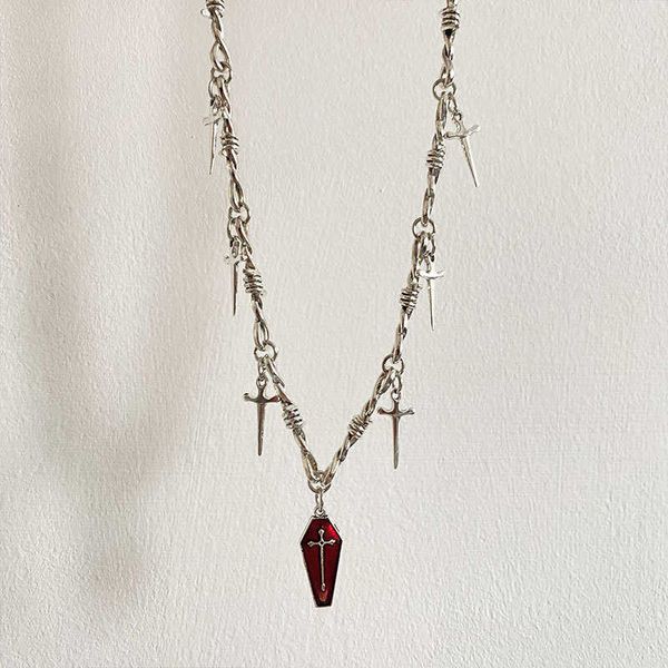 Anhänger Halsketten Y2k Cool Girl Gothic Vampir Kreuz Roter Sarg Anhänger Halsketten für Frauen Vintage Silber Farbe Schwert Dorn Kette Party Schmuck Z0417