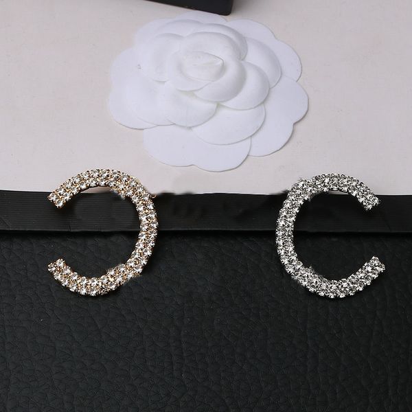 Kadınlar Vintage Brooch Tasarımcı Marka Çift Mektuplu İnci Rhinestone Kristal Metal Takım Moda Takı Aksesuarları Hediyeler 2 Renk