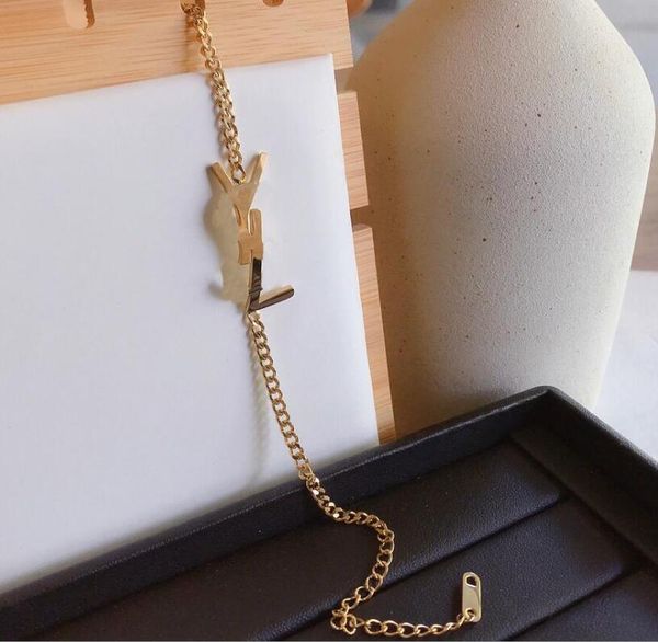 Moda Takı Tasarımcı Bilezik Marka Mektubu Cazibe Bilezikleri 18K Altın Kaplama Metal Yılan Zincirleri Erkek ve Kadınlar İçin El Zinciri Seviye Mücevher Hediye Aksesuar