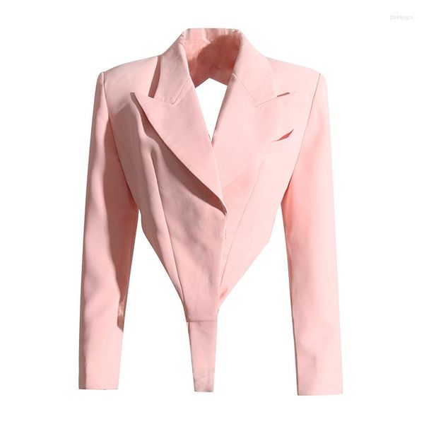Женские костюмы розовый пиджак.