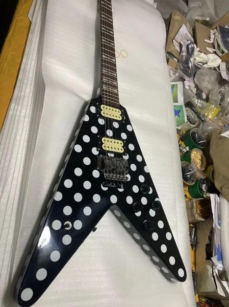 Personalizzato Randy Rhoads Polka Dot V Nero Bianco Punto Chitarra elettrica Tastiera in palissandro Intarsi Bowtie Floyd Rose Ponte tremolo Whammy Bar Hardware cromato