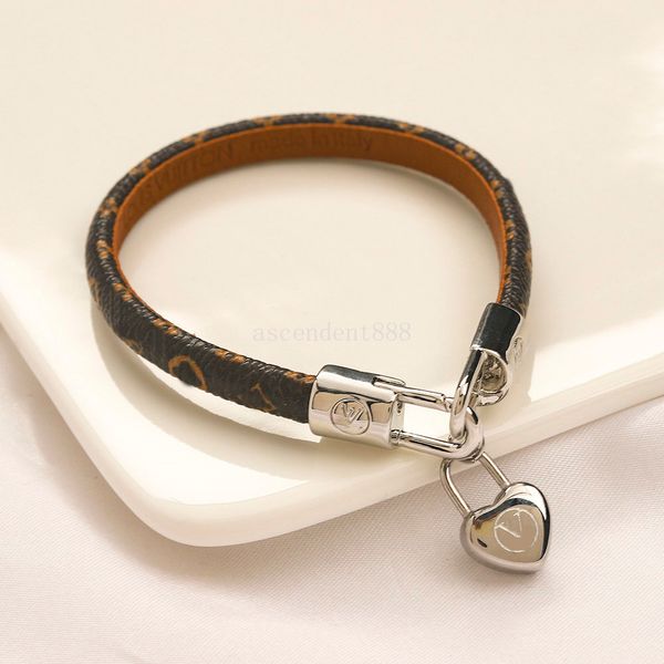 Braccialetti di design Braccialetti classici di fiori con lettera di marca per le donne Braccialetti di lusso Gioielli Moda Festa di nozze Vacanza Coppia Regali