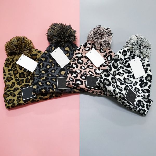 Cappelli di lusso Cappello con palla di pelliccia con stampa leopardata lavorata a maglia con design di squadra di alta qualità popolare e alla moda per donne e uomini vari stili di cappelli invernali Cappelli da donna