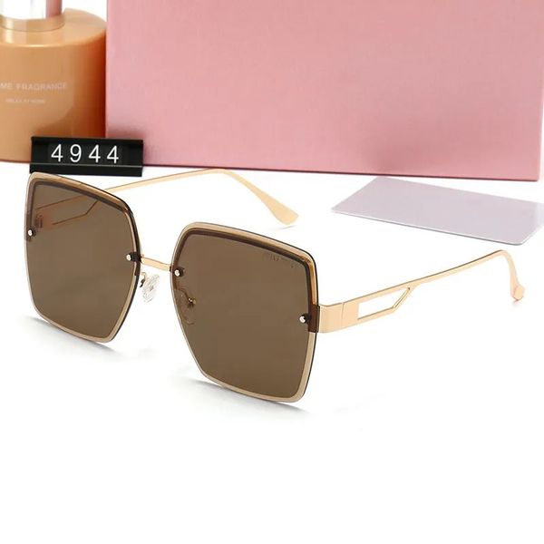 Miu-Brille UV-Schutz Sonnenbrille mit hohem Erscheinungsbild, weiblicher Sommer-Sonnenschutz, Netz, rote Brille mit großem Rahmen, Trend, Mode-Sonnenbrille 4944
