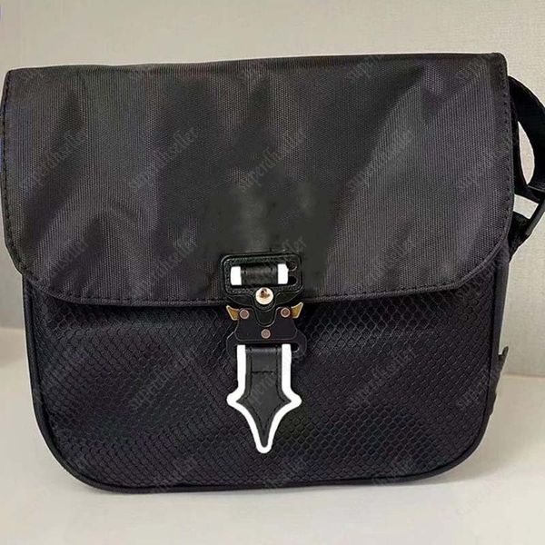 Erkekler Messenger Naylon Crossbody Bag Lüks Tasarımcı Çanta Omuz Omuz Su Geçirmez Çantalar Kadınlar Erkek Rapçi Debriyaj Çanta