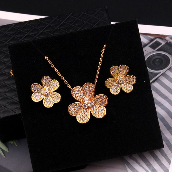 Blume Silber Gold Anfangsanhänger Halskette mehrlagige Halsketten für Frauen trendige Männer trendige Diamant Designer Mode solider Schmuck Party Hochzeitsgeschenke Geburtstag