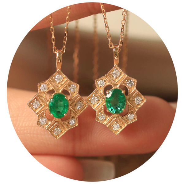 Xiy echtes Gold 0,45 ct natürlicher Smaragd 0,14 ct Diamant-Anhänger-Rhombus-Design-Halskette mit Kette