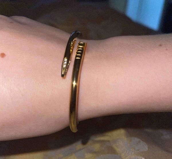 Klasik Bangles Designer Gold Gümüş Güzel Tırnak Bilezik Titanyum Çelik Kuff Moda Bileklik Tatlı Nlay Pırlanta Bilezikler Kadınlar Erkek Seviye Hediye C80009