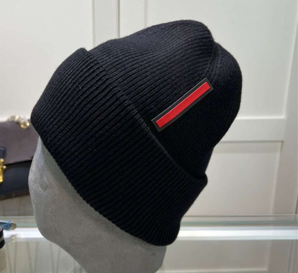 2023 gorros de luxo chapéu de designer de cor sólida cor de inverno colorido Homens e mulheres design de moda tricotar chapéus de caça de lã de lã Jacquard unissex quente