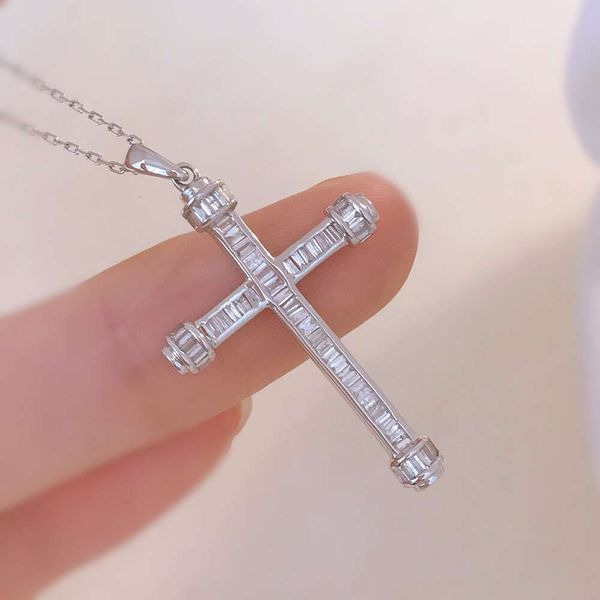 Xiy Fine Jewelry Klassische Echtgold-Halskette mit 0,45 ct Diamant-Jesus-Kreuz-Anhänger