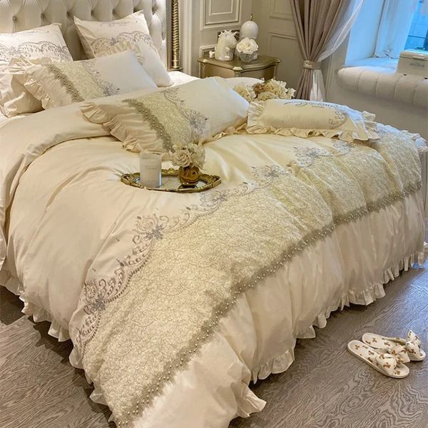 Постилочные наборы европейских стилей роскошные высокопоставленные набор хлопка с четырьмя разрядами изысканная кружевная вышивательная одеяла.