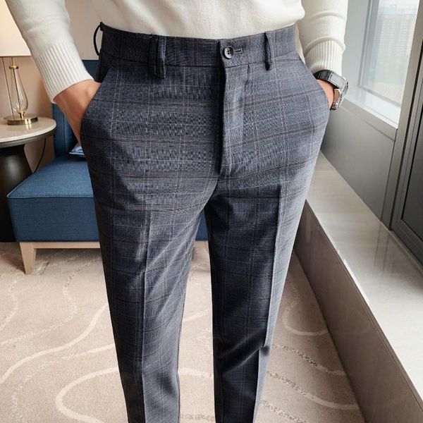 Abiti da uomo 2023 Pantaloni eleganti scozzesi da uomo Pantaloni affusolati casual con motivo a scacchi per uno stile sofisticato