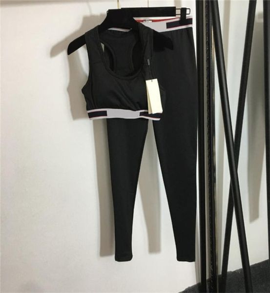 Chic Ladies Designer Yoga Outfits Leggings sportivi da donna Pantaloni a vita alta Europa America Leggings fitness ad asciugatura rapida7775110